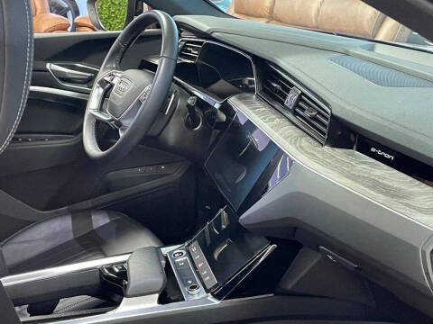 2022 Audi e-tron quattro Premium