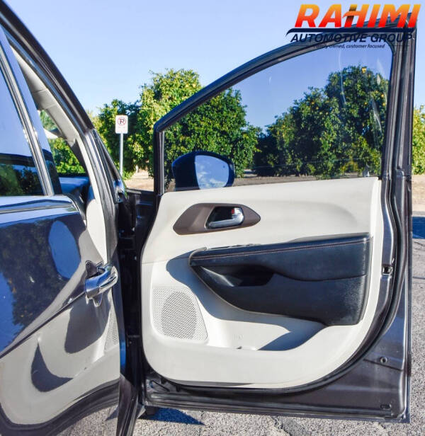 2017 Chrysler Pacifica Touring-L