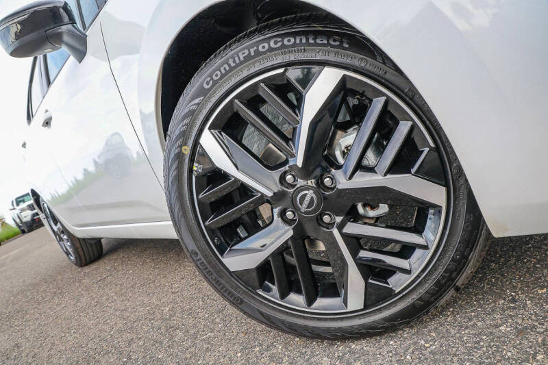 2025 Nissan Versa SR