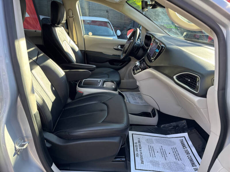 2024 Chrysler Pacifica Touring L