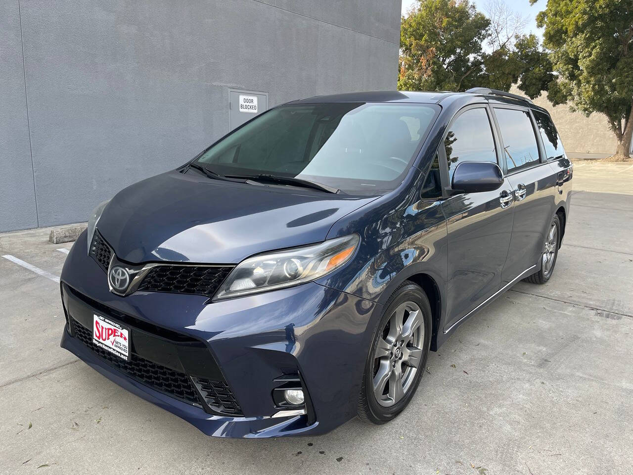 2018 Toyota Sienna for sale at Super Auto Sales Modesto in Modesto, CA