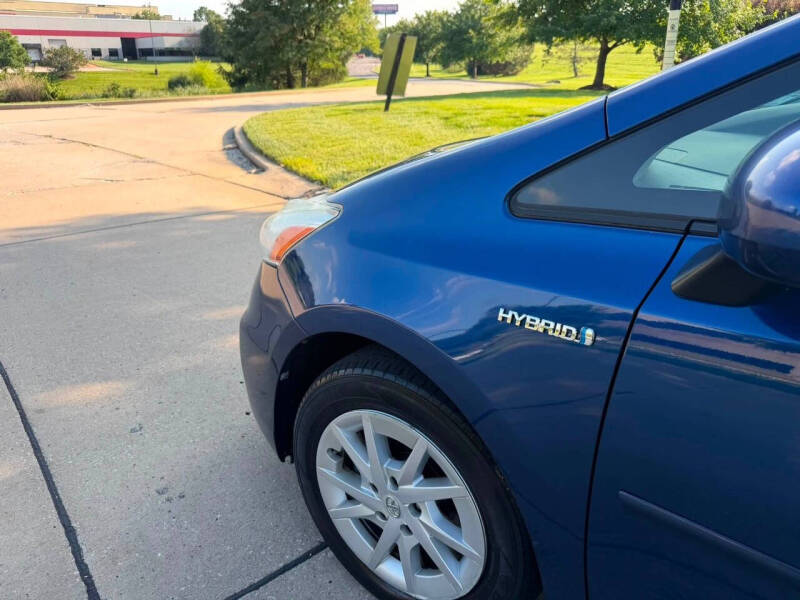 2012 Toyota Prius v Two