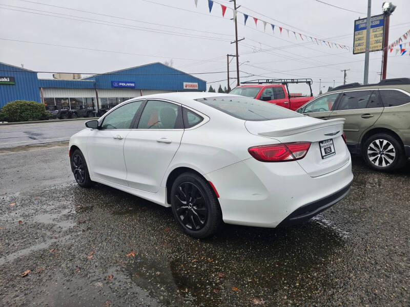 2016 Chrysler 200 LX