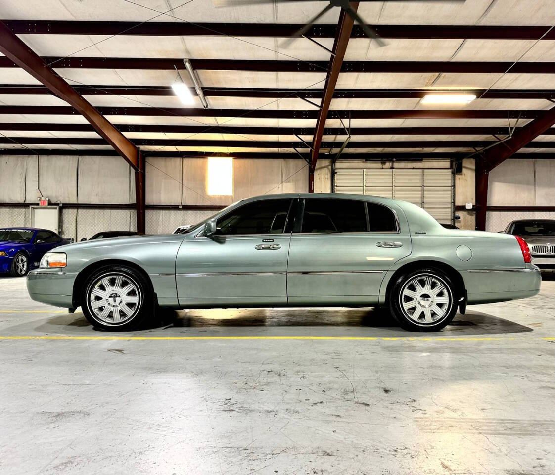 2004 Lincoln Town Car for sale at Carnival Car Company in Victoria, TX