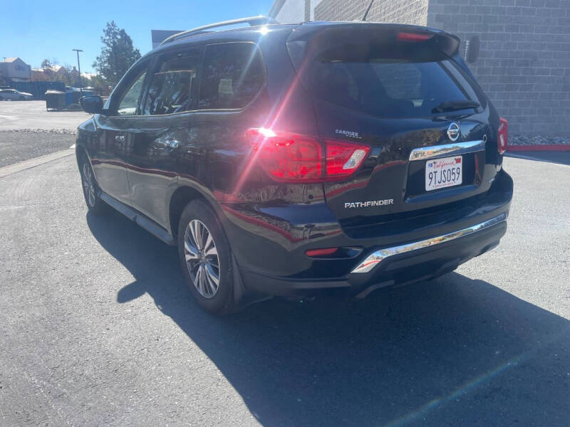 2017 Nissan Pathfinder S