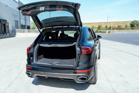 2017 Porsche Cayenne Platinum Edition
