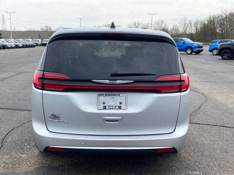 2024 Chrysler Pacifica Touring L