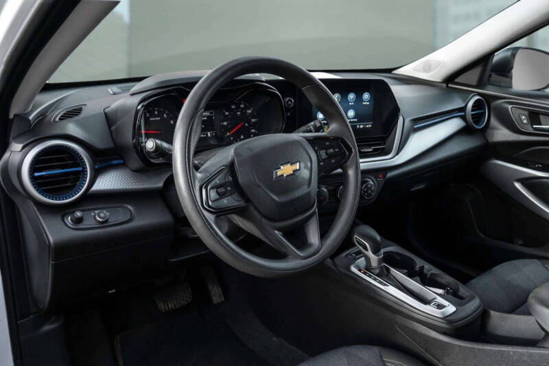 2025 Chevrolet Trax LS