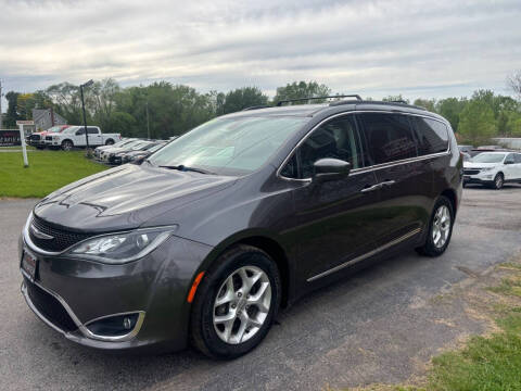 2017 Chrysler Pacifica Touring-L