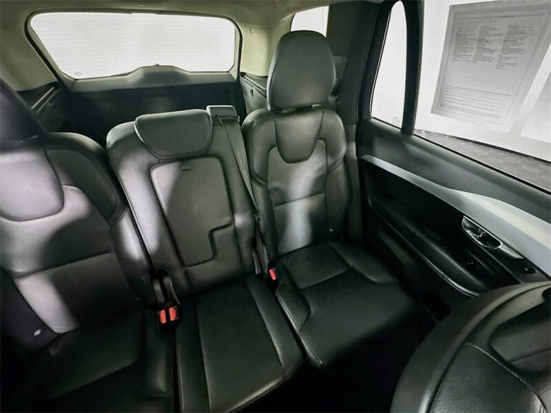 2016 Volvo XC90 T5 Momentum