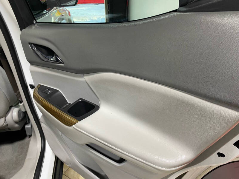 2017 GMC Acadia SLE-2