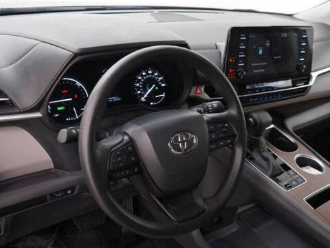 2024 Toyota Sienna LE 8-Passenger