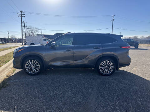 2021 Toyota Highlander Hybrid Platinum