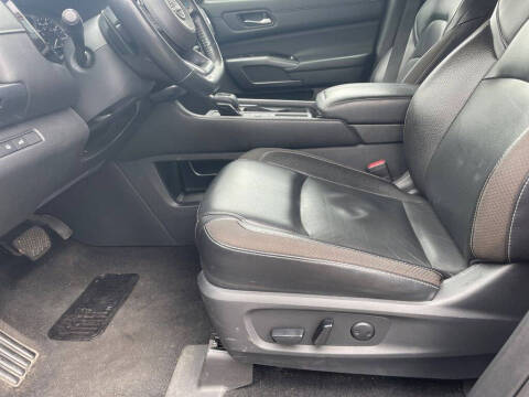 2022 Nissan Pathfinder SL