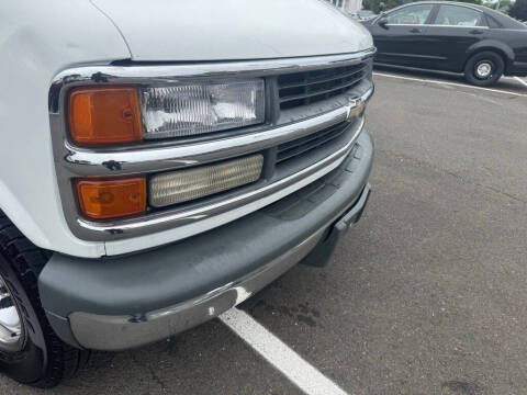 2000 Chevrolet Express G3500 LS