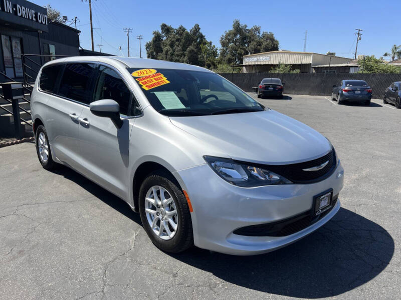2023 Chrysler Voyager LX