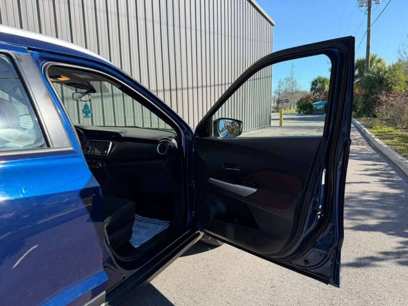 2020 Nissan Kicks SR