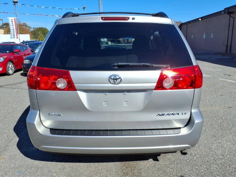 2009 Toyota Sienna LE 7-Passenger
