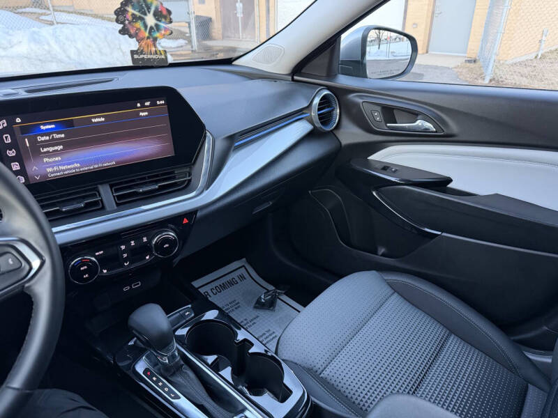 2025 Chevrolet Trax LT