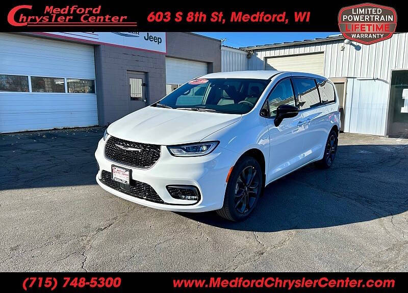 2026 Chrysler Pacifica Select