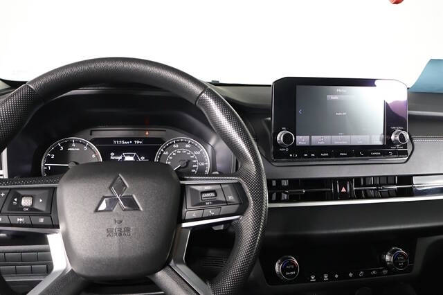 2024 Mitsubishi Outlander ES