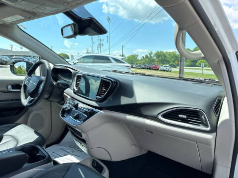 2024 Chrysler Pacifica Touring L