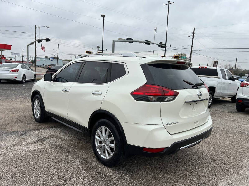 2017 Nissan Rogue SV