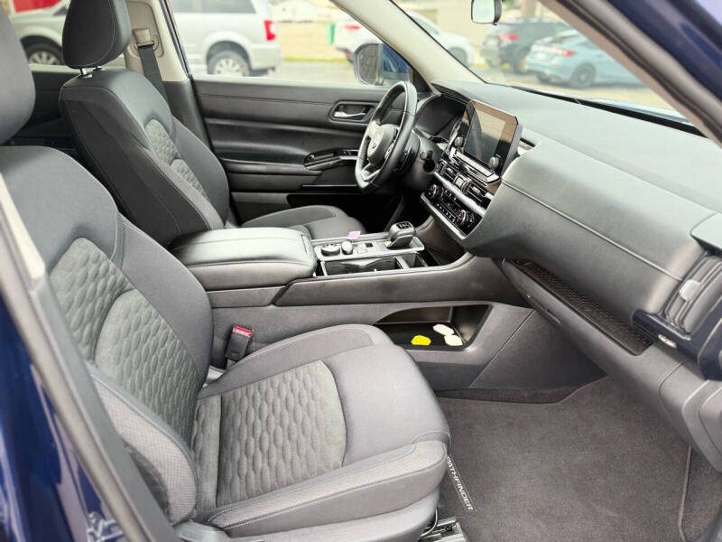 2022 Nissan Pathfinder SV