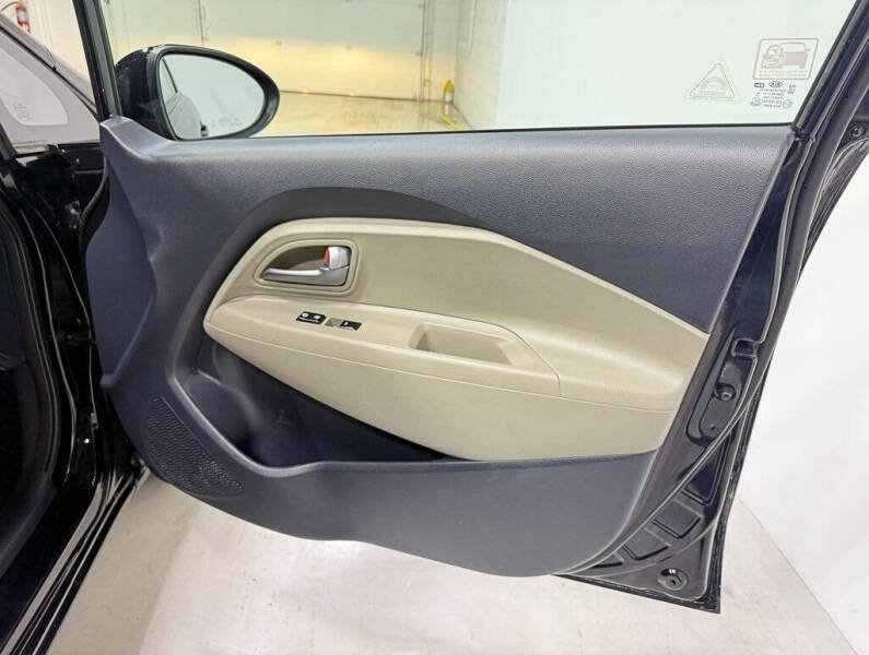 2015 Kia Rio 5-Door LX