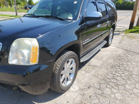 2007 GMC Yukon XL for sale at D -N- J Auto Sales Inc. in Fort Wayne IN