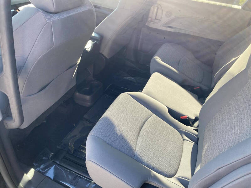 2022 Toyota Sienna LE 8-Passenger