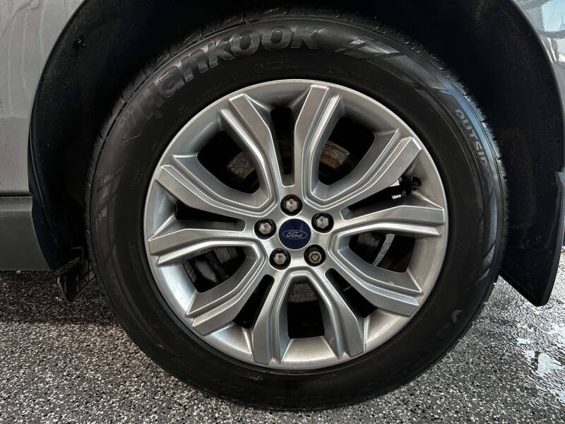 2022 Ford Edge Titanium