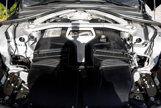 2025 Aston Martin DBX 707