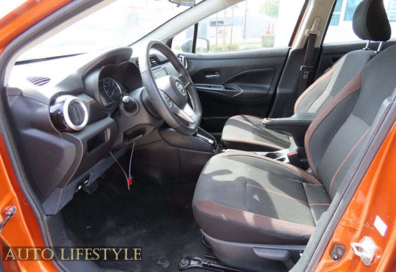 2022 Nissan Versa SR