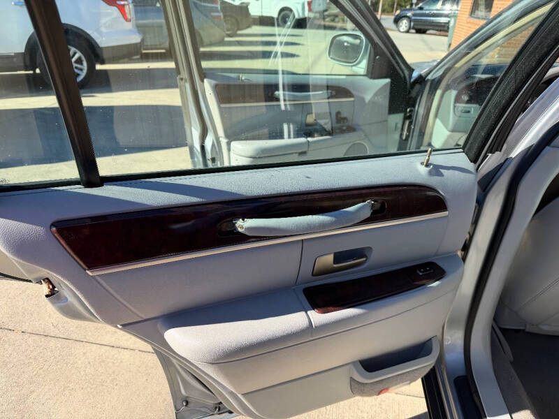 2006 Lincoln Town Car Signature