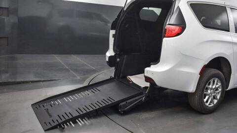 2025 Chrysler Voyager LX