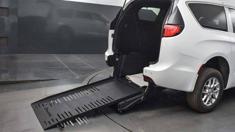 2025 Chrysler Voyager LX