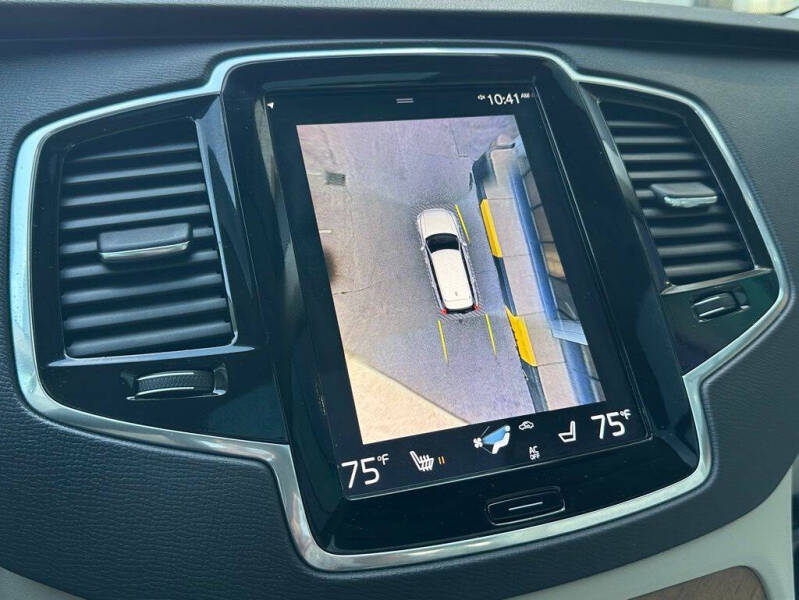 2022 Volvo XC90 T6 Momentum 7-Passenger