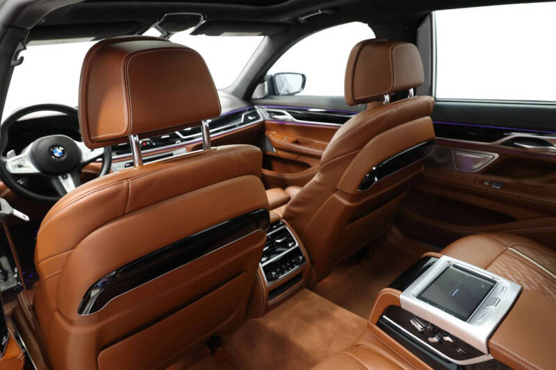 2022 BMW 7 Series M760i xDrive