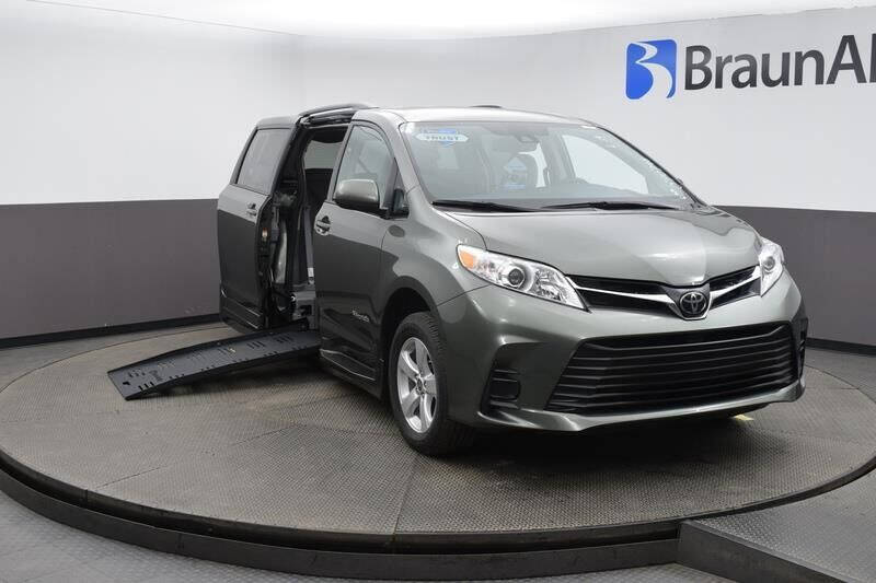 Used 2020 Toyota Sienna LE with VIN 5TDKZ3DC4LS070798 for sale in Seekonk, MA