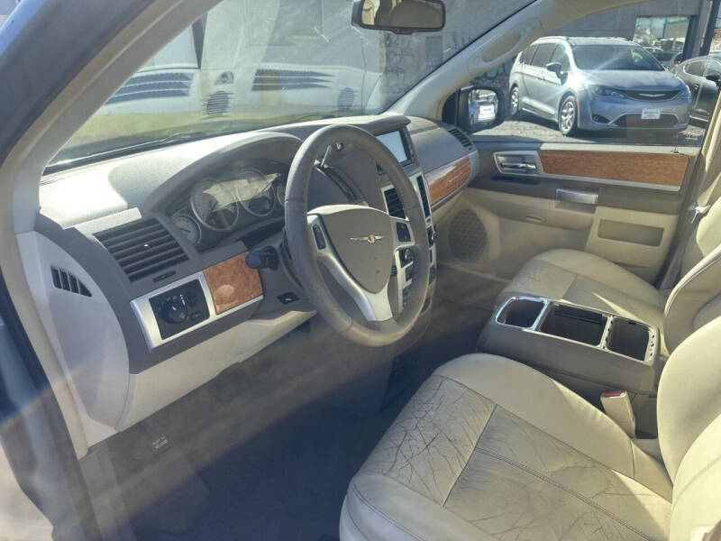 2010 Chrysler Town and Country Limited