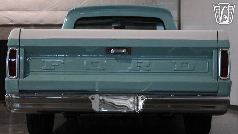 1965 Ford F-100