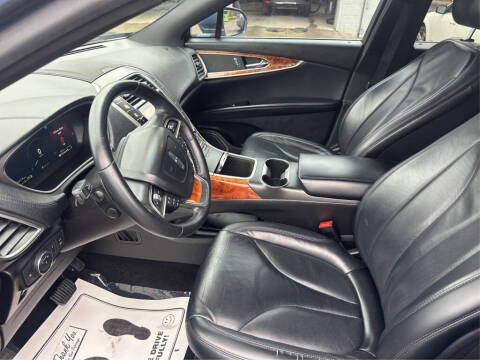 2019 Lincoln Nautilus Select