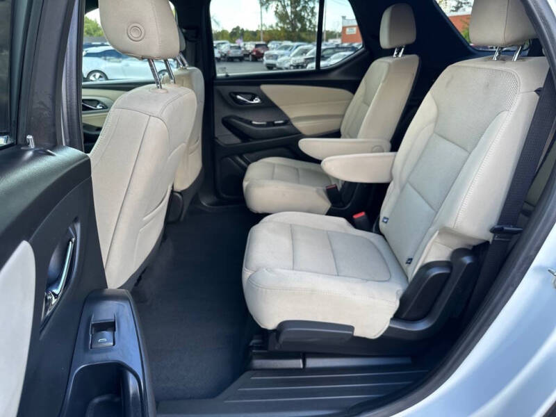 2022 Chevrolet Traverse LT Cloth