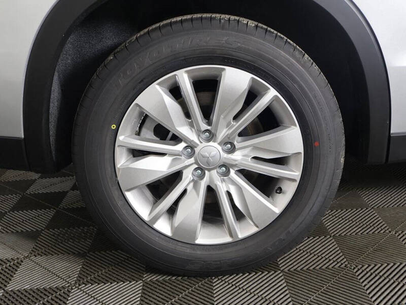 2026 Mitsubishi Outlander ES