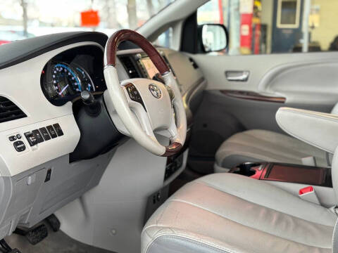 2013 Toyota Sienna Limited 7-Passenger