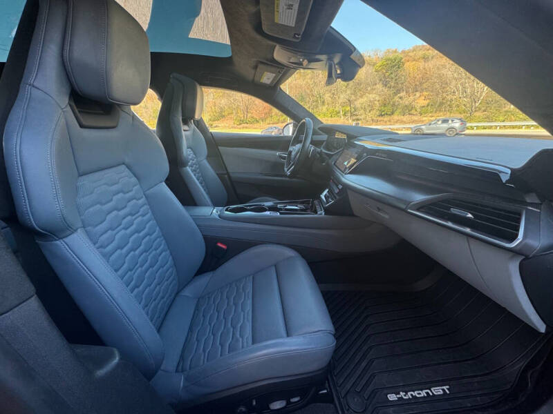 2024 Audi e-tron GT quattro Prestige