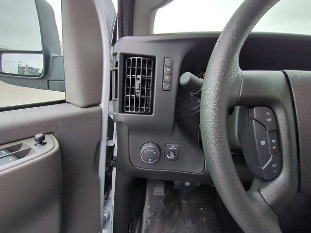 2025 Chevrolet Express 2500