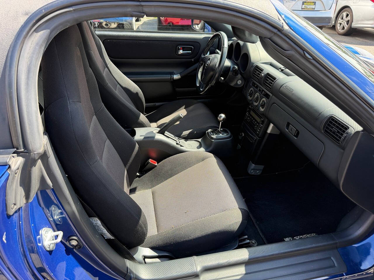 2002 Toyota MR2 Spyder 13