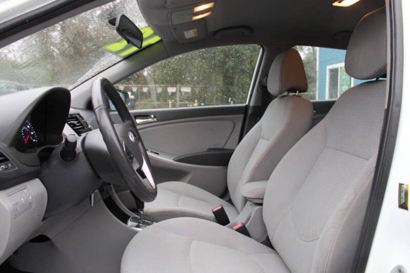 2012 Hyundai Accent SE
